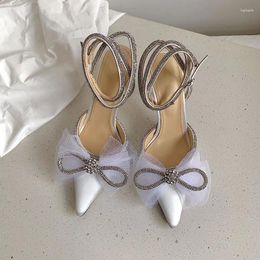 Sandales Water Diamond Talons hauts Femmes 2023 Bow Tie pointu chaussures de mariage minces