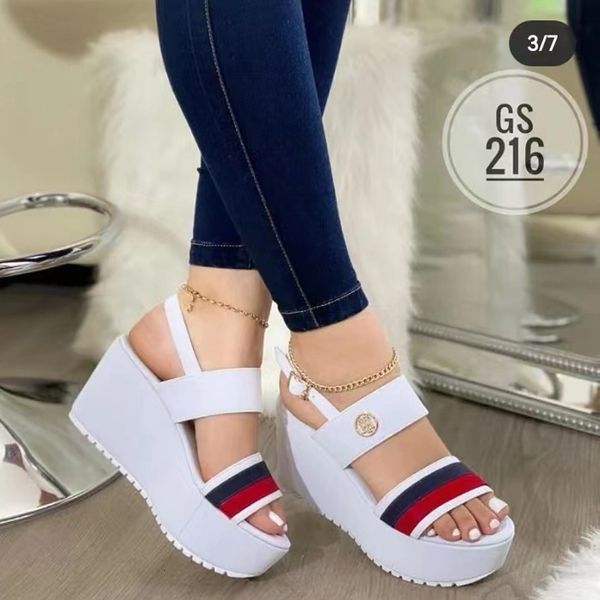 Sandales talon compensé semelle épaisse dames sandales été ensemble pied couleur correspondant mode mot boucle romaine décontracté chaussures pour femmes J885 230508