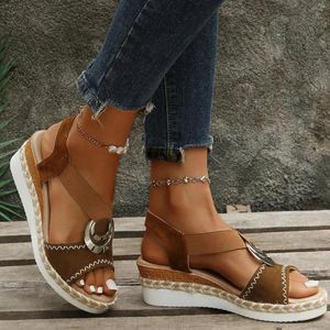 Sandales à plateforme compensée pour femme Taille 7 Daim Détail en métal Slingback Casual Open Toe Roman