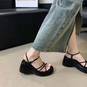 Sandalen Witte Wedge Platform Vrouwen Zilveren Riem Kruis Lage Hakken Zomer Dames Schoenen Outdoor Leisure Wiggen Hakken 2024