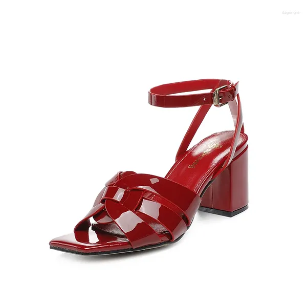 Sandalias viento rojo zapatos de tacón alto Falt Mujer diseñador OL tacones bajos Casual estilo romano genuino charol Mujer 2024 verano