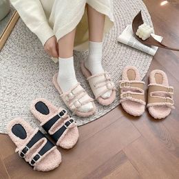 Sandales d'hiver en peluche pour femmes, pantoufles d'automne décontractées avec boucle en métal, fourrure artificielle, à l'extérieur de la maison, chaussures souples à enfiler