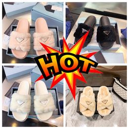 Sandales avec boîte Luxe P Femmes Designers Pantoufles Diapositives plates Flip Triangle Cuir Mocassins d'extérieur Chaussures Beachwear Pantoufles Chaussures d'été blanches