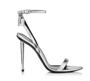 Sandals Femme Sandale Queen Tom Sandal Pallon Sandales Designer de luxe à talons hauts Pompes nues à talons hauts Chaussures d'été 240412NV08
