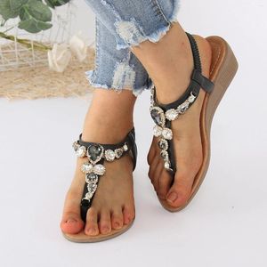 Sandales Femmes 2024 Été confortable Bohemian Style Toe Folk Retro Diamond Cales de chaussures romaines