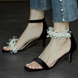 Sandales Femmes Perles Talons Hauts Chaussures D'été Designer Bout Carré Fête Sexy Fermeture Éclair Pompes De Mariage Zapatos