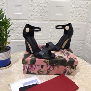 Designer Talons Chaussures Femmes De Luxe Sandales Dames Top Robe Chaussure En Cuir Verni Bureau Bouts Ronds Pantoufles D'été Sandalias Globalkidsshoes