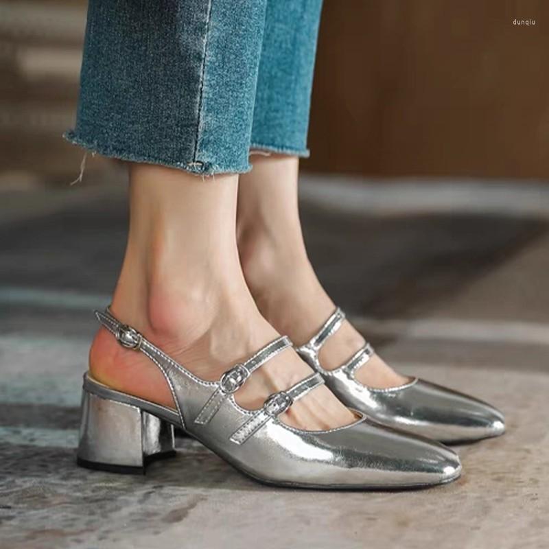 Сандалии Женщины Средние каблуки Корпания обуви 2023 Летние дизайнерские платья для бренда Сексуальные насосы Slingback Slides Slides