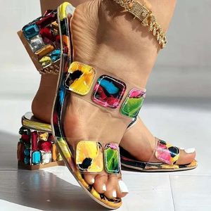 Sandals Femmes Strap multicolore Double élégant avec décoration de strass et bloc de talon de blocs Look Fabulous Thi A41