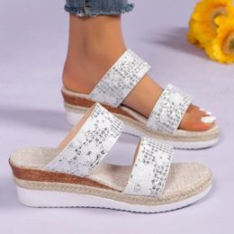 Sandalen vrouwen worden aangeboden groots voor dames met een groot formaat Wedge Heel Slippers Ultra lichtgewicht kleurrijke rietje dik opgelost voor