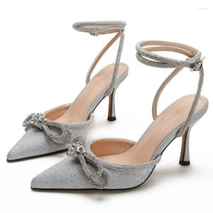 Sandales à talons avec nœud en strass pour femmes, escarpins hauts à bout pointu, sangle réglable, chaussures de mariage en Satin scintillant