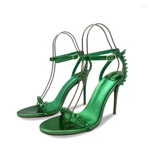 Sandalias Mujer Remache Decoración Sandalias romanas Sexy Punta abierta Tobillo Cinturón Hebillas Cuero real Tacones altos Diseñador verde Zapatos con punta Dama