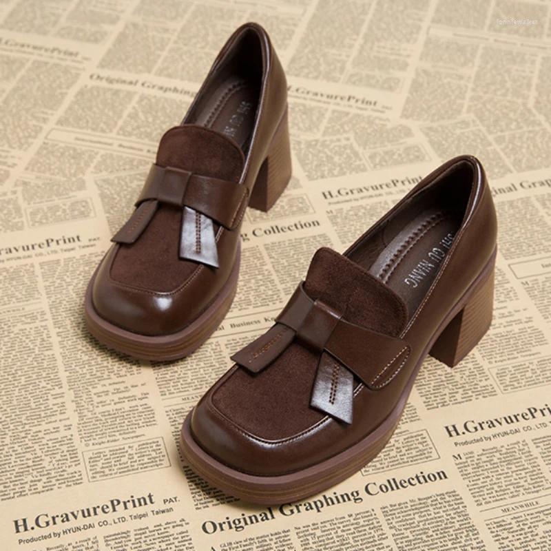 Sandaler kvinnors höga klackar brittisk stil tjocksolad college casual tjockklackade skor rundtå för kvinnor