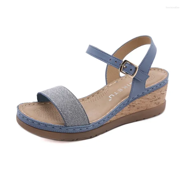 Sandales féminines de haute qualité Summer Bohême Mid talons calices femmes décontractées les femmes solides chaussures de plage confortables grandes taille