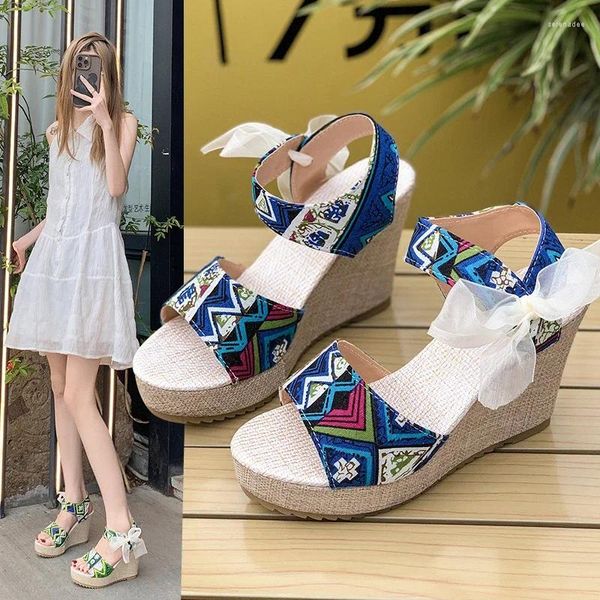 Sandalias Femeninas Cedas gruesas sin deslizamiento 2024 Summer-Velling Fashion Beach Beach Beach Gran tamaño 42 Haz de tacón alto