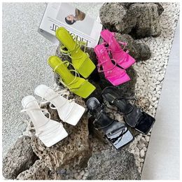 Sandalias para mujeres S 2024 Summer Summer Square Clip Toel Tacos altos zapatos para mujeres Sandalia femenina de hebilla de hebilla