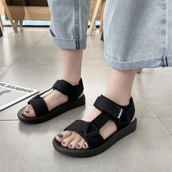 Sandalias Modelos de zapatos de mujer en verano 2024 Zapatos con parte inferior gruesa