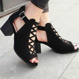 Sandales Chaussures Pour Femmes Grands Talons Épais Creux Bouche De Poisson Haute Couleur Lumineuse Pour Les Femmes Robe Plate