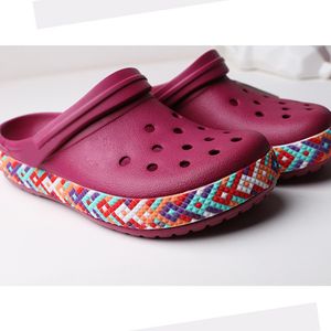 Sandalen Dames Slippers Zomer Koppels Falts Gat Schoen Dikke Bodem Casual Schoenen Regenboog Mode Gemengde Kleur Comfort 2021 Nieuwe K722