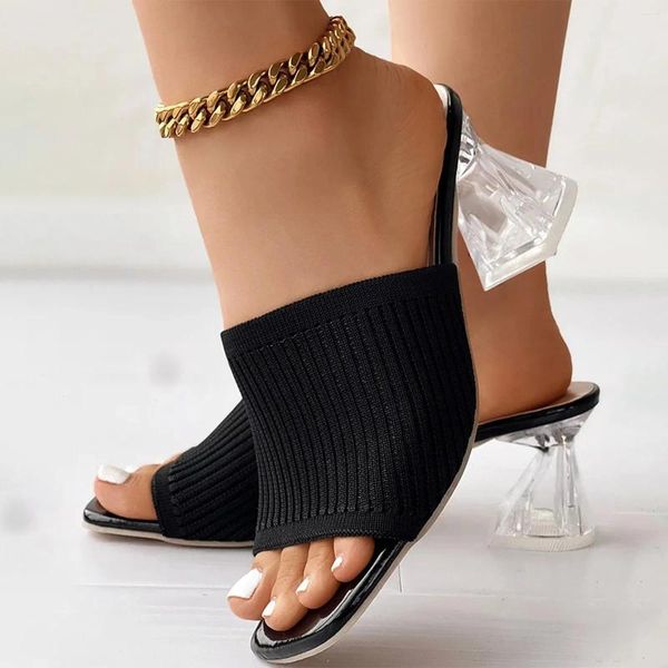 Sandals Summer 2024 Femmes de pantoufles adolescentes pour filles habillées plage habillées