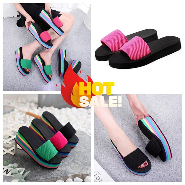 sandales Talons d'été pour femmes Pantoufles GAI multicolores Pantoufles à plateforme imprimées Plage à chevrons imperméable dames arc-en-ciel belle plage 2024 36-41