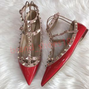 sandales femmes chaussures designer femmes sandales bout pointu 2 sangles goujons plat luxe cuir verni rivets chaussures habillées à lanières noir blanc nu rouge pantoufles d'été