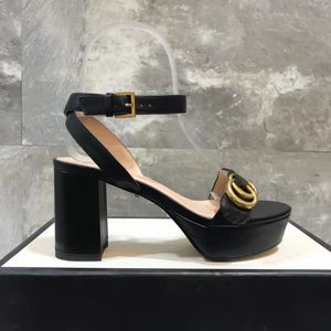 Sandalias Mujer Diapositivas Mujer Scuffs Zapatilla Luxurys Diseñadores Zapatos Tacones altos