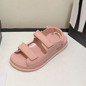 Sandalen vrouwen schuift dames slipper luxurys ontwerpers jelly schoenen hoge hakken dame paris strandpompen klassieke bloemen lett