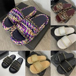 Sandalias Mujeres Plataforma de paja Diseñadora Diapositivas de piel de oveja Slupers de lujo Nuevas chanclas coloridas Cadena de tejido de trenza Slides de cáñamo de cáñamo Sliders de playa de espesor con caja