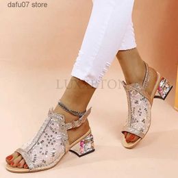 Sandalen Vrouwen Zomer Glitter Sandalen Strass Sandalen Dames Gesp Mocassin Ronde Neus Bling Strand Med Hak ShoesH2431