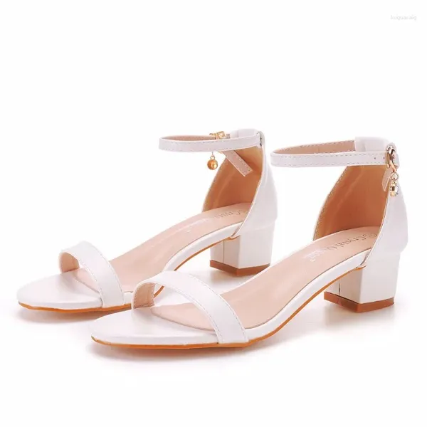 Sandalias Mujeres Summer PU 4 cm Tacón cuadrado Correa de hebilla Strap Fiesta de diez rianas Vestido de la boda CLUB NIGHBLUB BOMBAS BLANCAS