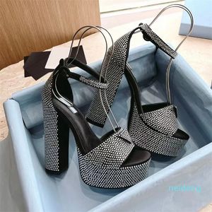 Sandalias Zapatos de vestir para mujer Sandalias de tacón alto para mujer Tacón de plataforma de lujo Hebilla clásica Zapatos de banquete con correa en el tobillo