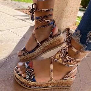 Sandalen dames sandalen zomer slang wig schoenen etnische print mode casual kanten dames strandschoenen dames plus sandalen j240416