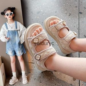 Sandales Xiaoxiangfeng Girls Baby Chaussures 2024 Été Nouveau Volyle et simple princesse coréenne Edition plage pour Little H240507