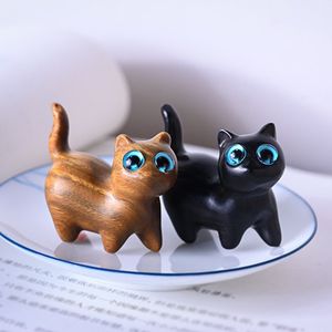 Bois de santal chat en bois mini poupée sculpté à la main ornements de bureau artisanat créatif à main téléphone portable chaîne porte-stylo cadeau