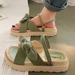 SANDIAS DE TACON INTERNET FEMMES FEMMES Summer Fairy Style Amélioration de la plateforme d'étudiant de mode Roman Lady Flat Shoe 240417