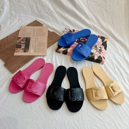 dg Sandles para mujeres zapatillas diseñadoras mulas de cuero de goma tacones planos Claquette Luxe Hollowed Slides Sala de verano Sandalias al aire libre Dh Nuevo