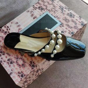 Sandles Pearl Talons pompes chaussures habillées sandales célèbres designer femmes en cuir en cuir talon plate couler sur ballerine plates fashional femmes mots mules sandales