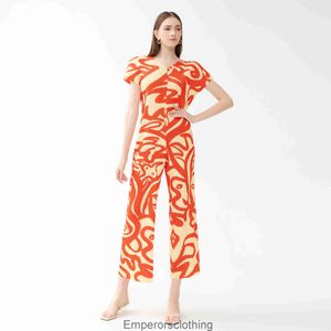 Sanzhai 2024 Spring Nieuw schilderij Ploeged V-Neck Short Sleeve Slim Fit en Leisure Style Dames Jumpsuit
