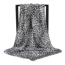 Sarongs 90cm imprimé léopard carré foulard en soie femmes satin cou foulards dames multifonctionnel châle bracelet bracelet cheveux bande cadeau P230403
