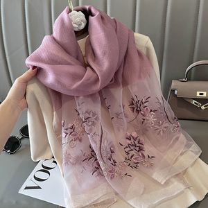 Sarongs Foulards pour femmes en laine de soie de marque de luxe châles et enveloppes brodés foulards pour femmes de base châles bandana 230725