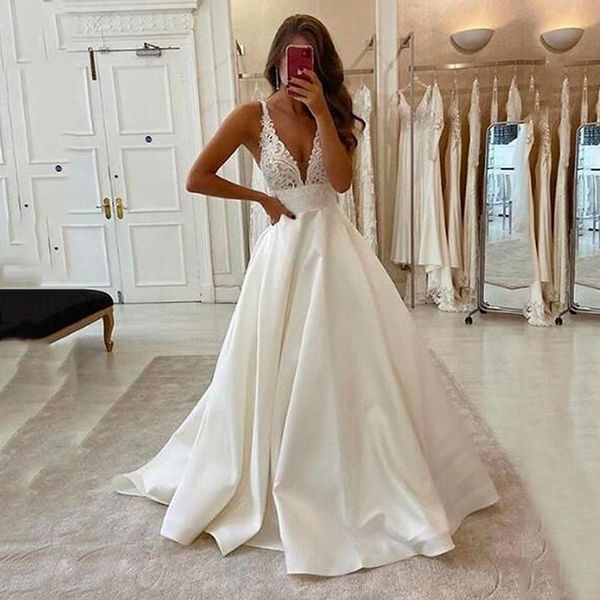 Vestidos de novia de satén de corte A para mujer, tren de corte con espalda descubierta espagueti, apliques simples sin mangas, hechos a medida