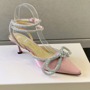 MachMach Satin Bow Bombas 6.5 cm Adornos de cristal Correa de tobillo de diamantes de imitación Slingbacks Tacones Sandalias Zapatilla para mujeres Diseñadores de lujo Zapato de vestir