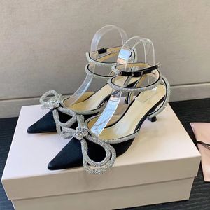 Satijn Bowtie Pumps Crystal verfraaid Rhinestone Avond 6.5 cm Hakken Sandalen Vrouwen Midden Heel Luxurys Designers Enkelriem Jurk Schoenen Fabrieksschoenen