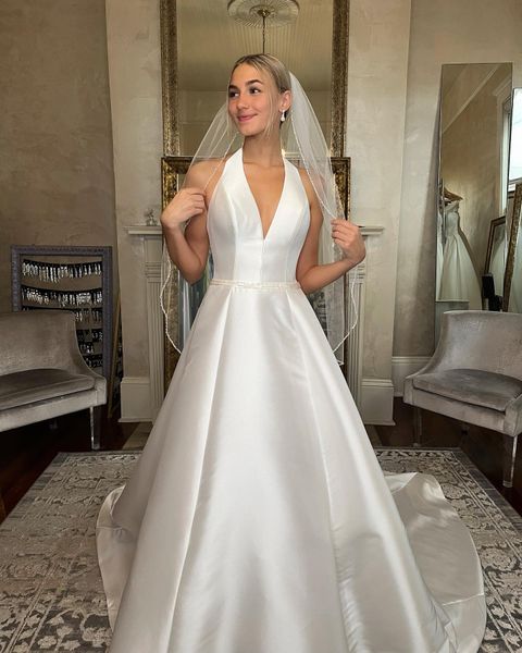 Robe de mariée en satin 2023 Big Bow A-Line Plongeant V-Neck vestidos de novia Beach Garden Castle Chapel robe de mariee Order-to-made Ivoire Blanc Champagne Long Train