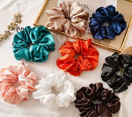 Satén Color brillante Coleteros para el cabello Mujeres Seda Scrunchie Bandas elásticas para el cabello Bebés Niñas Sombreros Donut Grip Loop Soporte para cola de caballo Z196216720