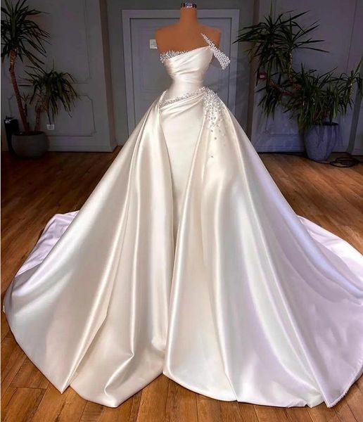 Vestido de la iglesia de satén 2024 Elegante Vintage Un hombro Perlas Beads Boda de la boda GOWNS BLANCAS UNA LINA ARABAD DUBAI VESTIDO DE NOIVA 418