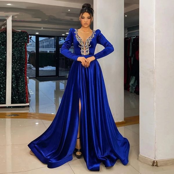Satin moderne bleu royal robes de soirée de bal pure col perlé manches longues grande taille Fornt Split formelle soirée Ocn robes pour les femmes africaines Robe De soirée