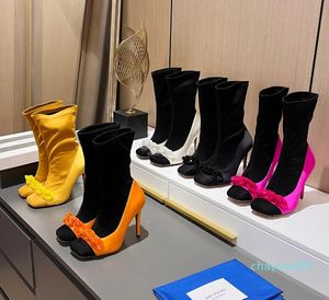 Satijnen stretch suède stiletto hakken Enkellaarsjes met kristallen kralen decoratieve vierkante neus rits aan de zijkant mode laarzen luxe designer schoenen voor dames