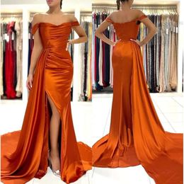 Satin the Shoulder Orange Off Split prom jurken Ruches formeel feest plus size sweep trein avondjurken bc11177